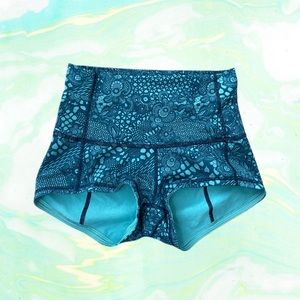 Lululemon High Rise Short 2.5”